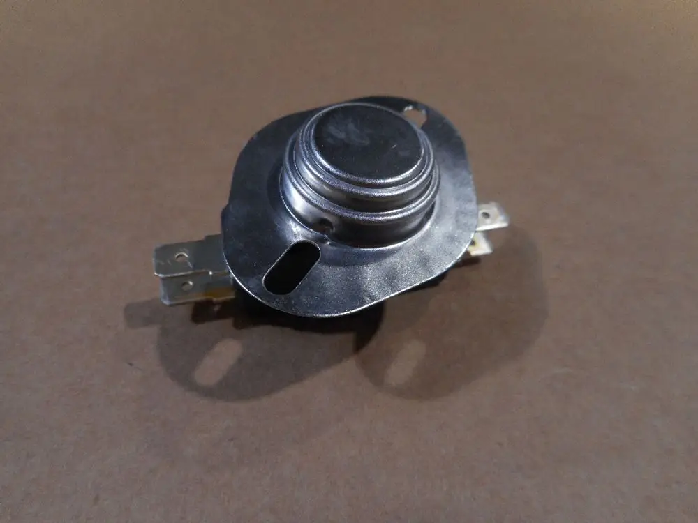 Remeha-O-Ring mit metallischer Basis und zwei Anschlussstiften. Passt in verschiedene Anwendungen zur Abdichtung in technischen Geräten oder Installationen.